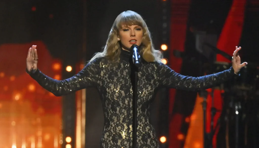 Songwriters Hall of Fame tylor swift
